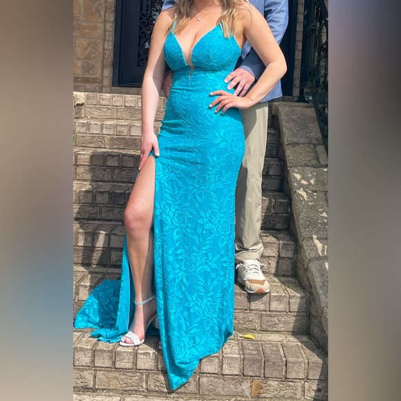 Prom dress - Picture 3 of 3